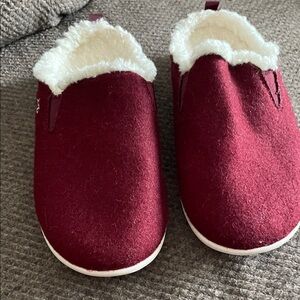 Spenco/Cozy Red Slippers with White Lining